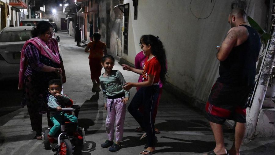 Gempa kuat menguncang Afghanistan bagian Timur, Selasa (21/3/2023) malam waktu setempat. (AP/Naveed Ali)