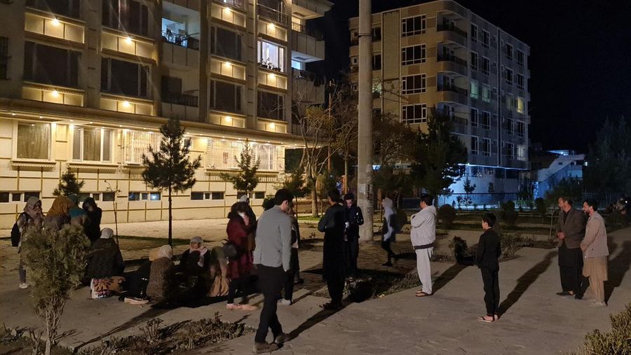Gempa kuat menguncang Afghanistan bagian Timur, Selasa (21/3/2023) malam waktu setempat. (AP/Naveed Ali)