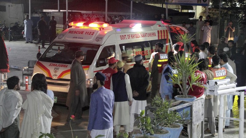 Gempa kuat menguncang Afghanistan bagian Timur, Selasa (21/3/2023) malam waktu setempat. (AP/Naveed Ali)