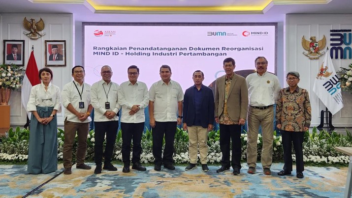 MIND ID selaku Holding BUMN Tambang, resmi memiliki nama baru perusahaan menjadi PT Mineral Industri Indonesia (Persero). Sebelumnya, sejak 2017, nama perusahaan MIND ID adalah PT INALUM (Persero) yang melakukan dua fungsi korporasi yaitu sebagai holding dan operasional peleburan aluminium. MIND ID selaku Holding BUMN Tambang, resmi memiliki nama baru perusahaan menjadi PT Mineral Industri Indonesia (Persero). Sebelumnya, sejak 2017, nama perusahaan MIND ID adalah PT INALUM (Persero) yang melakukan dua fungsi korporasi yaitu sebagai holding dan operasional peleburan aluminium.