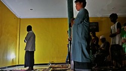 Nyepi, Umat Muslim Kampung Bugis-Banjar Adat Celuk Salat Tarawih di Rumah
