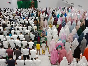 Bacaan Bilal Tarawih 23 Rakaat Lengkap Aksara Arab dan Latin