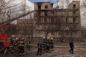 Intip Rusia Menggila Serang Ukraina: Apartemen Rusak, 9 Tewas