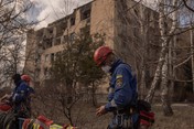 Intip Rusia Menggila Serang Ukraina: Apartemen Rusak, 9 Tewas