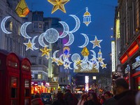 Momen Bersejarah! Jalanan London Dihias Tema Ramadan