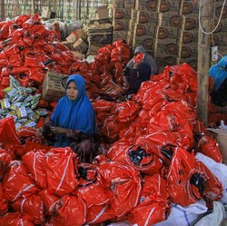 Said Abdullah Bagikan 175 Ribu Paket Sembako di Madura