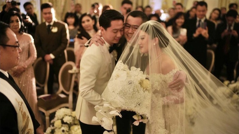 Atlet Bulu Tangkis Kevin Sanjaya dan Valencia Tanoesoedibjo menggelar pernikahan di Paris, Prancis, pada Kamis (23/3/2023). (Tangkapan Layar Instagram morden.co)