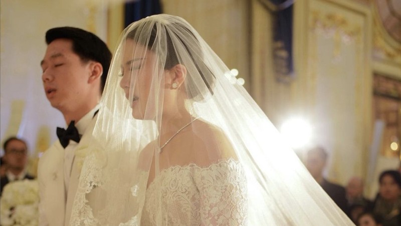 Atlet Bulu Tangkis Kevin Sanjaya dan Valencia Tanoesoedibjo menggelar pernikahan di Paris, Prancis, pada Kamis (23/3/2023). (Tangkapan Layar Instagram morden.co)