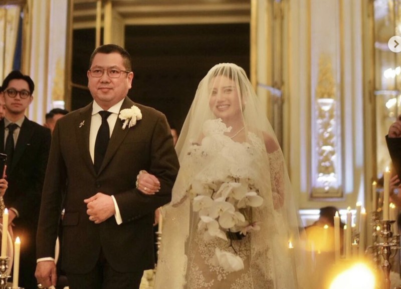 Atlet Bulu Tangkis Kevin Sanjaya dan Valencia Tanoesoedibjo menggelar pernikahan di Paris, Prancis, pada Kamis (23/3/2023). (Tangkapan Layar Instagram morden.co)