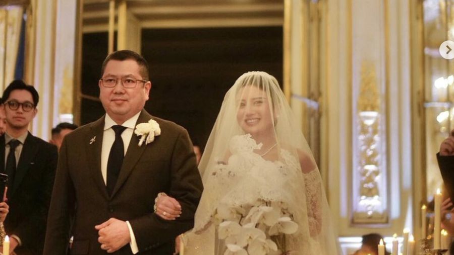 Atlet Bulu Tangkis Kevin Sanjaya dan Valencia Tanoesoedibjo menggelar pernikahan di Paris, Prancis, pada Kamis (23/3/2023). (Tangkapan Layar Instagram morden.co)