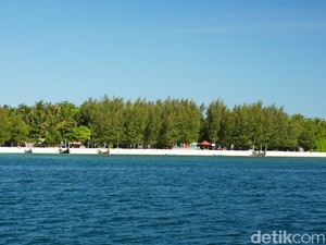 Jalan-jalan ke Sumenep: Wisata Religi, Budaya, hingga Alam Ada Semua
