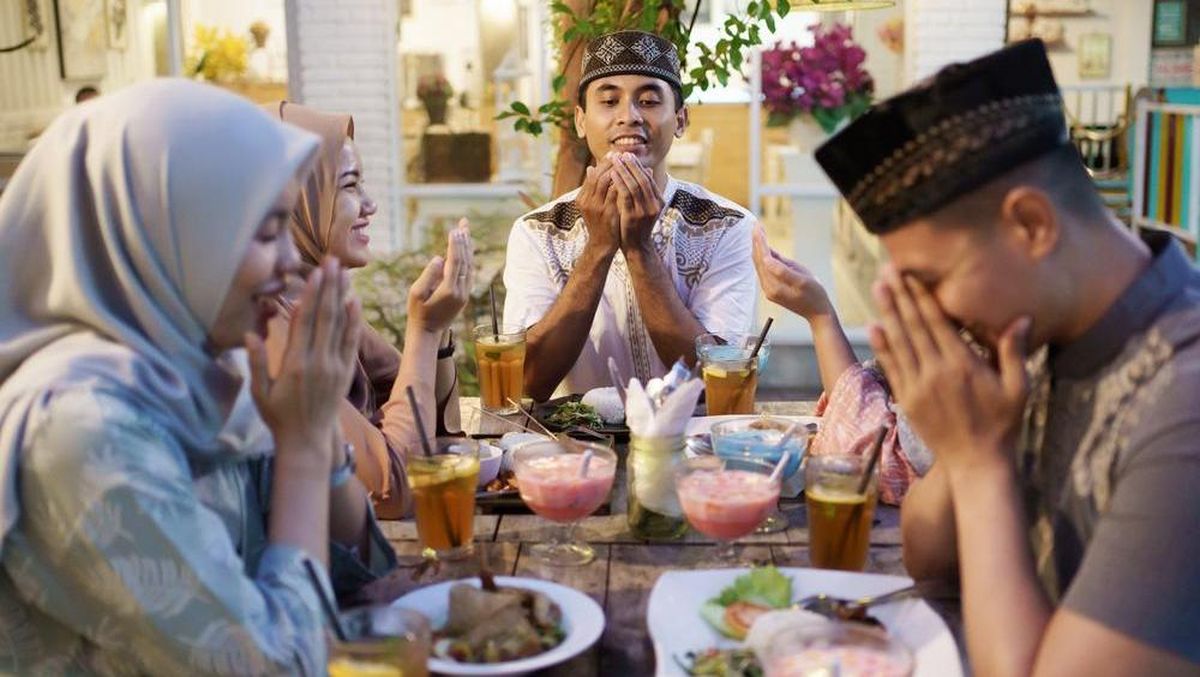 Doa Mau Makan Lengkap: Arab, Latin, dan Artinya
