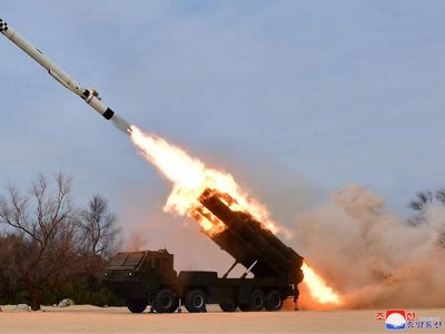 Bom! Kim Jong Un Menggila, Korut Tembak Rudal Balistik