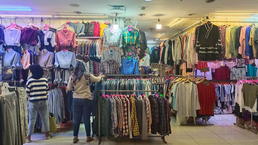 Pusat Pakai Bekas Senen (CNBC Indonesia/Martyasari Rizky)