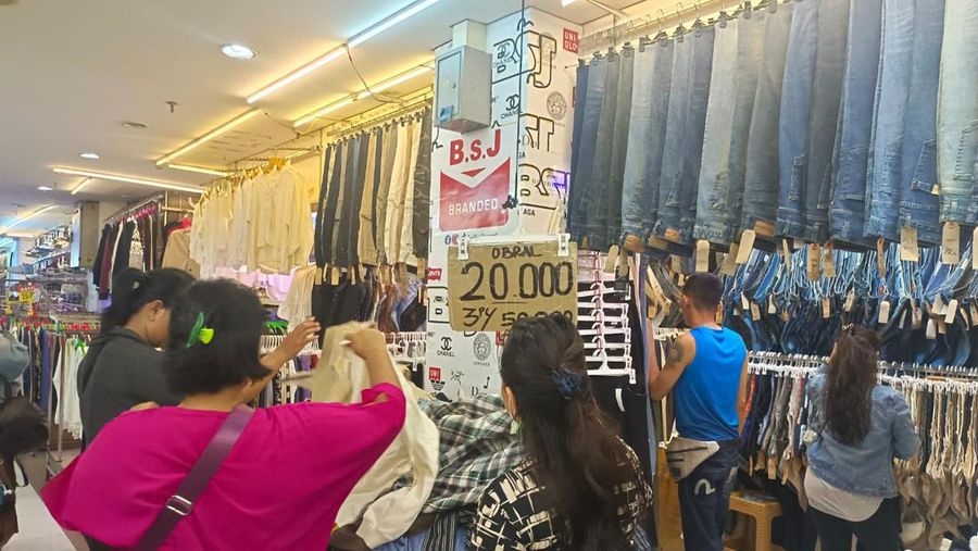Pusat Pakai Bekas Senen (CNBC Indonesia/Martyasari Rizky)