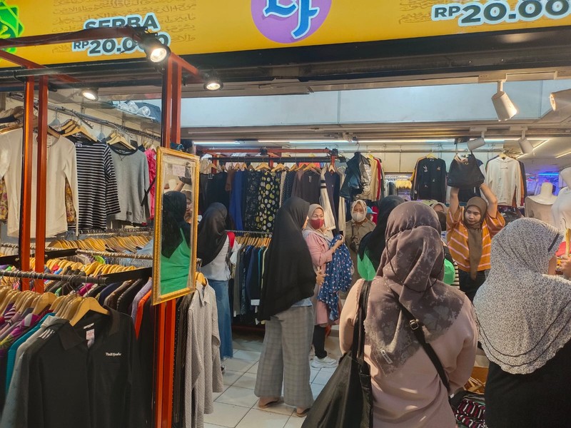 Pusat Pakai Bekas Senen (CNBC Indonesia/Martyasari Rizky)