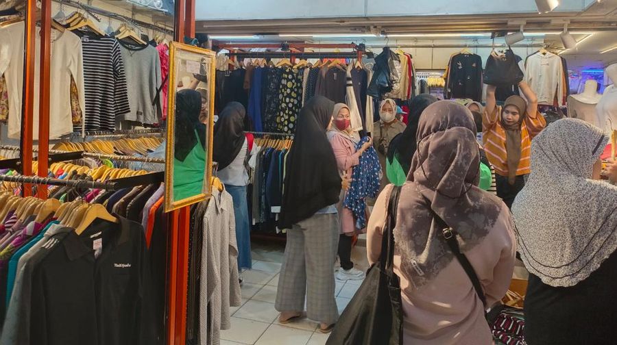 Pusat Pakai Bekas Senen (CNBC Indonesia/Martyasari Rizky)