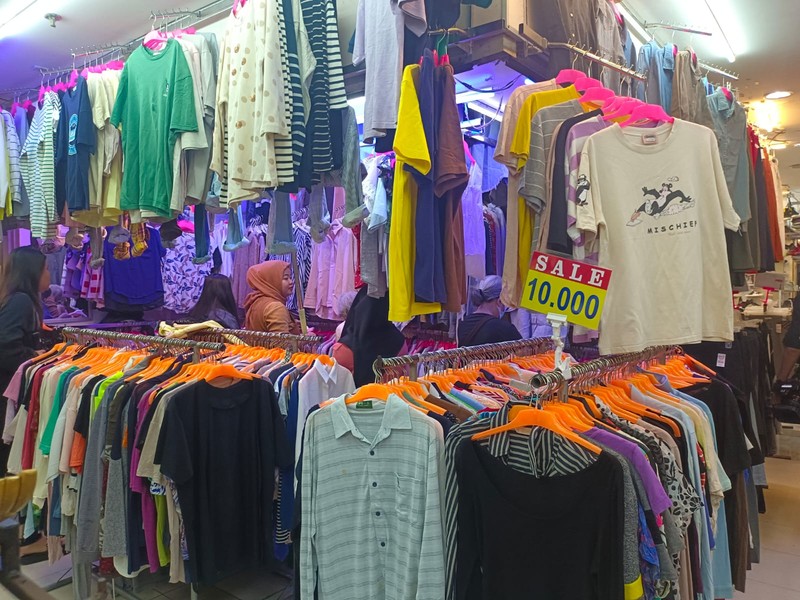 Pusat Pakai Bekas Senen (CNBC Indonesia/Martyasari Rizky) Pusat Pakai Bekas Senen (CNBC Indonesia/Martyasari Rizky)