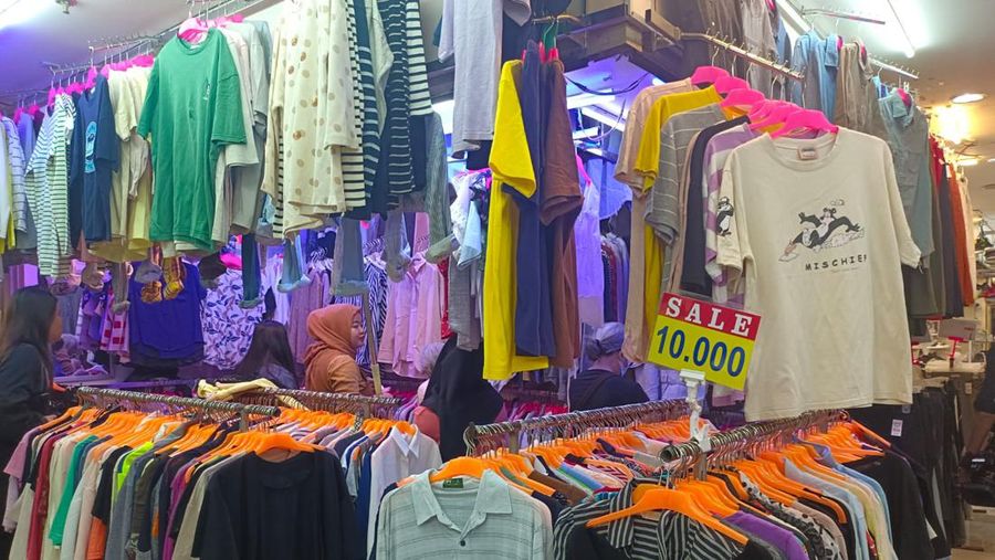 Pusat Pakai Bekas Senen (CNBC Indonesia/Martyasari Rizky)