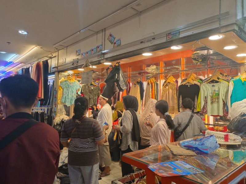 Pusat Pakai Bekas Senen (CNBC Indonesia/Martyasari Rizky)
