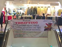 Pedagang: Bukan Thrifting Bunuh UKM, Tapi Pakaian Impor China