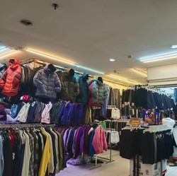 Pedagang Pakaian Bekas Impor Masih 'Berani