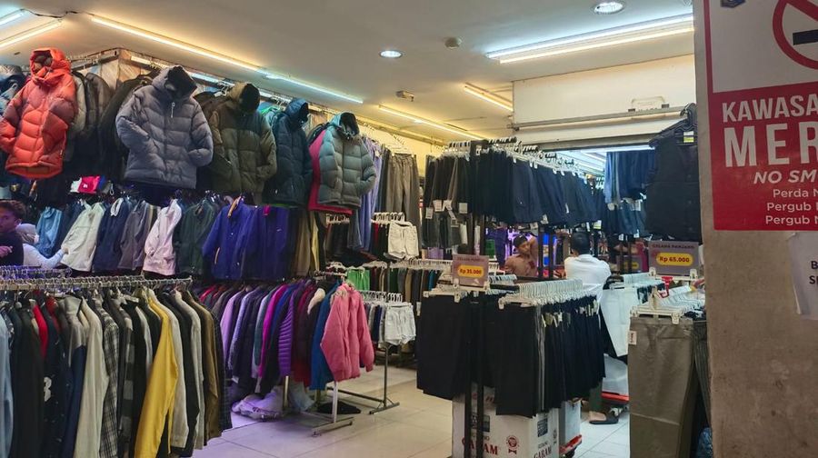 Pusat Pakai Bekas Senen (CNBC Indonesia/Martyasari Rizky)