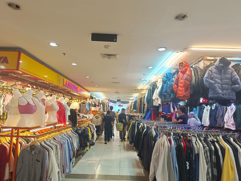 Pusat Pakai Bekas Senen (CNBC Indonesia/Martyasari Rizky) Pusat Pakai Bekas Senen (CNBC Indonesia/Martyasari Rizky)