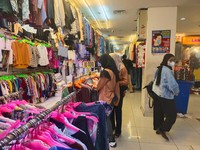 Teten Minta Blokir Akun Baju Thrifting Impor, Instagram Tolak