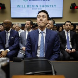 Potret CEO TikTok Dicecar Anggota DPR AS, Dituding Agen China