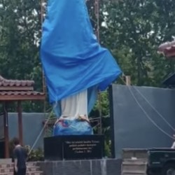 Awal-Mula Patung Bunda Maria di Kulon Progo Ditutup Terpal