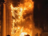 Balai Kota Bordeaux Perancis Dibakar Masa, Ada Apa?