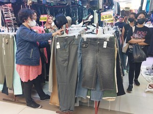 Gawat! RI Kebanjiran Baju Bekas Impor