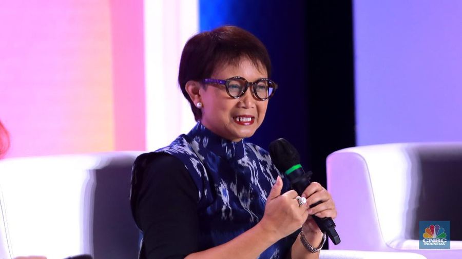 Retno Lestari Priansari Marsudi Menteri Luar Negeri dalam acara 