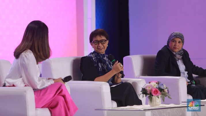 Retno Lestari Priansari Marsudi Menteri Luar Negeri dalam acara Retno Lestari Priansari Marsudi Menteri Luar Negeri dalam acara
