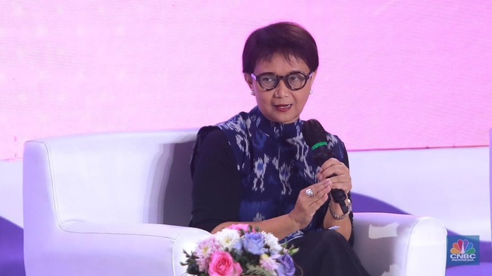 Retno Lestari Priansari Marsudi Menteri Luar Negeri dalam acara Retno Lestari Priansari Marsudi Menteri Luar Negeri dalam acara