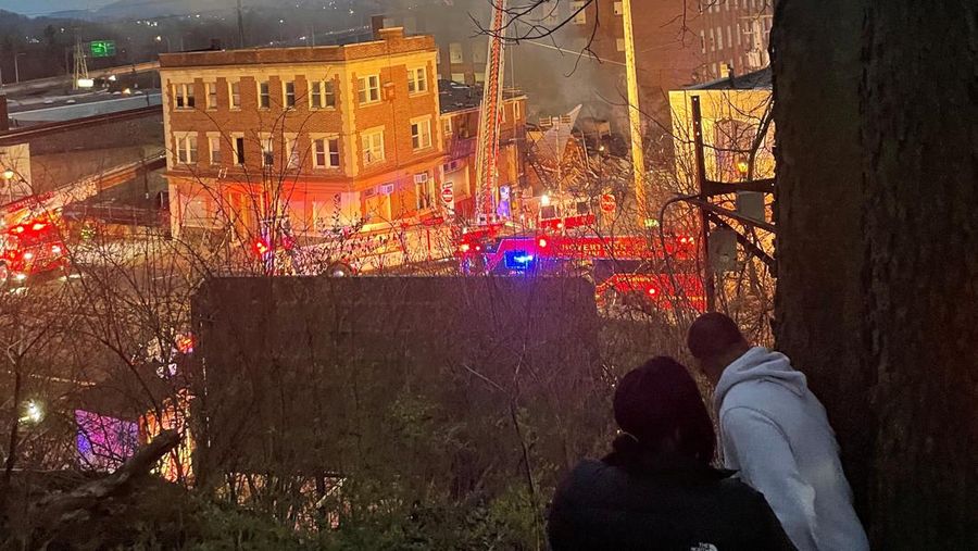 Sebuah ledakan mengguncang pabrik cokelat yang ada di wilayah Pennsylvania, Amerika Serikat (AS). (TWITTER @Based_In410 via REUTERS/TWITTER @Based_In410)
