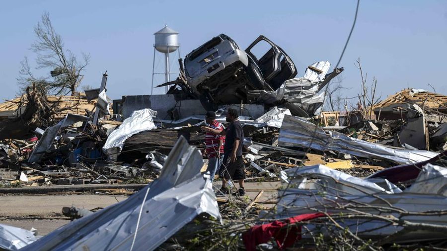 Amerika Serikat dilanda tornado dan badai petir yang dahsyat di wilayah Mississippi pada Jumat (24/3/2023) malam. Akibatnya, sekitar 23 orang tewas dan puluhan lainnya luka-luka usai peristiwa tersebut. (REUTERS/CHENEY ORR)