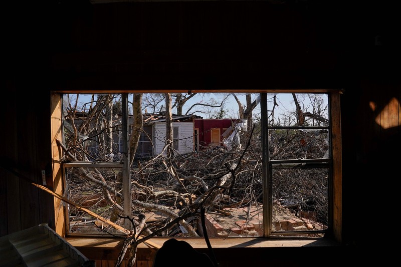 Amerika Serikat dilanda tornado dan badai petir yang dahsyat di wilayah Mississippi pada Jumat (24/3/2023) malam. Akibatnya, sekitar 23 orang tewas dan puluhan lainnya luka-luka usai peristiwa tersebut. (REUTERS/CHENEY ORR) Amerika Serikat dilanda tornado dan badai petir yang dahsyat di wilayah Mississippi pada Jumat (24/3/2023) malam. Akibatnya, sekitar 23 orang tewas dan puluhan lainnya luka-luka usai peristiwa tersebut. (REUTERS/CHENEY ORR)