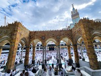 Pria Ateis Sukses Masuk Makkah Usai Tipu Polisi Arab Lewat Sunat Penis