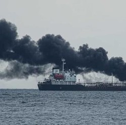 Kapal BBM Sewaan Terbakar di Lombok, Ini Penjelasan Pertamina