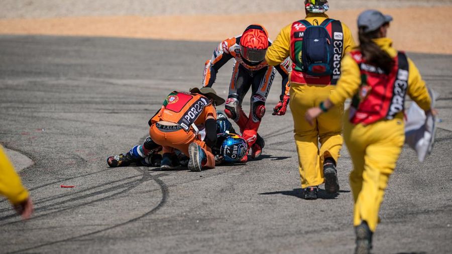 MotoGP - Portuguese Grand Prix - Algarve International Circuit, Portimao, Portugal - March 26, 2023 Repsol Honda Team's Marc Marquez and CryptoDATA RNF MotoGP Team's Miguel Oliveira after crashing during the race REUTERS/Marcelo Del Pozo     TPX IMAGES OF THE DAY