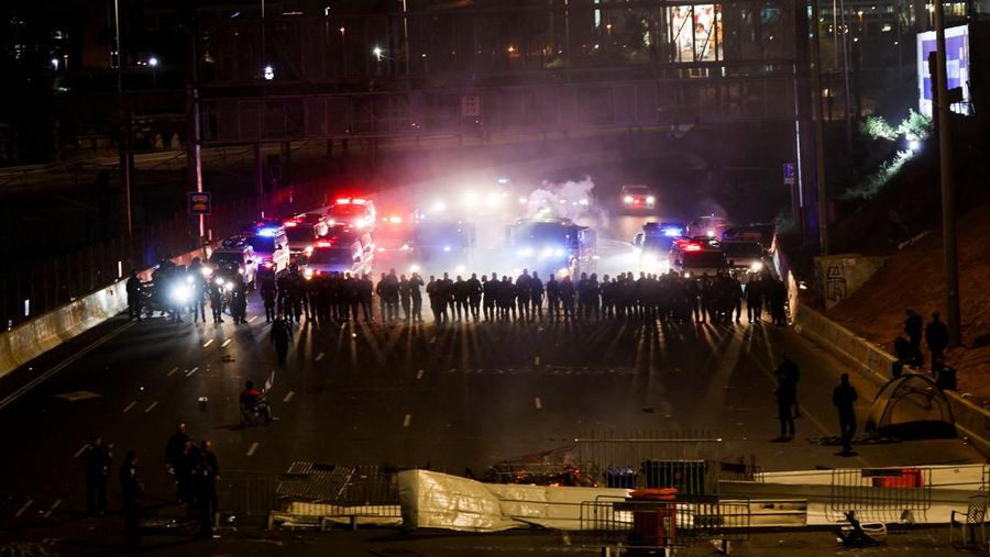 People attend a demonstration, as Israeli Prime Minister Benjamin Netanyahu's nationalist coalition government presses on with its judicial overhaul, in Tel Aviv, Israel March 25, 2023. REUTERS/Amir Cohen