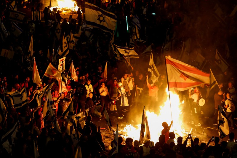 ISRAEL-POLITICS/JUDICIARY-PROTESTS People attend a demonstration, as Israeli Prime Minister Benjamin Netanyahu's nationalist coalition government presses on with its judicial overhaul, in Tel Aviv, Israel March 25, 2023. REUTERS/Amir Cohen