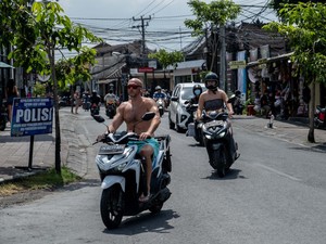 Banyak Bule Berulah, Guru Besar Pariwisata Unud Minta VoA Dievaluasi
