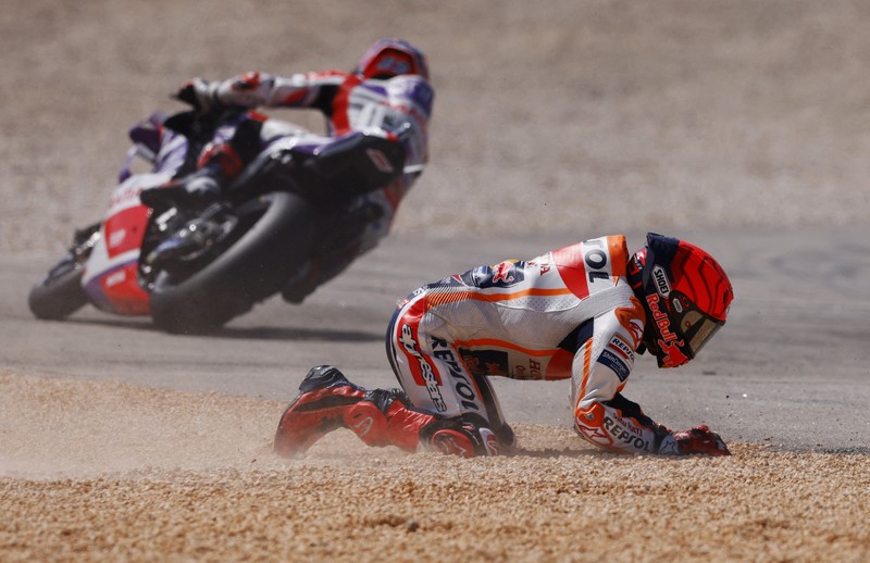 MotoGP - Portuguese Grand Prix - Algarve International Circuit, Portimao, Portugal - March 26, 2023 Repsol Honda Team's Marc Marquez and CryptoDATA RNF MotoGP Team's Miguel Oliveira after crashing during the race REUTERS/Marcelo Del Pozo     TPX IMAGES OF THE DAY