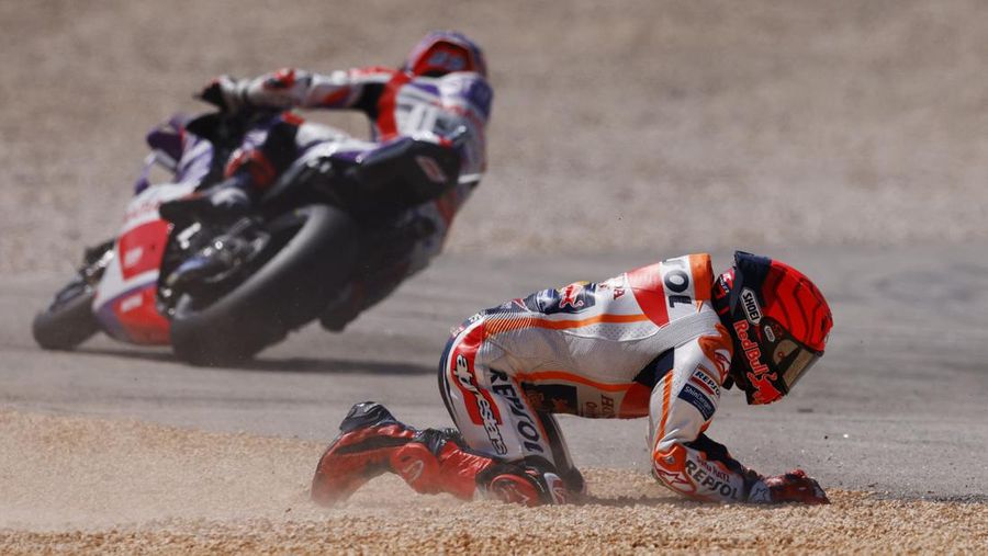 MotoGP - Portuguese Grand Prix - Algarve International Circuit, Portimao, Portugal - March 26, 2023 Repsol Honda Team's Marc Marquez and CryptoDATA RNF MotoGP Team's Miguel Oliveira after crashing during the race REUTERS/Marcelo Del Pozo     TPX IMAGES OF THE DAY