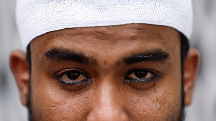 Muslims attend Friday prayer on the first day of Ramadan at Baitul Mukarram National Mosque in Dhaka, Bangladesh, March 24, 2023. REUTERS/Mohammad Ponir Hossain     TPX IMAGES OF THE DAY