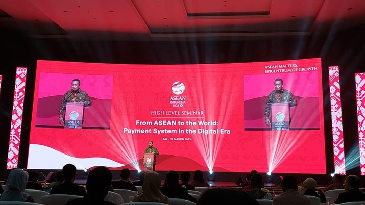 Perry Warjiyo di acara High Level Seminar (HLS) From ASEAN to The World “Payment System in Digital Era”. (CNBC Indonesia/Cantika Dinda)