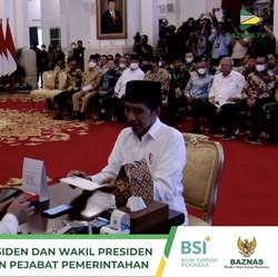 Jokowi: Zakat Saat Ramadan Bisa Turunkan Kemiskinan Ekstrem